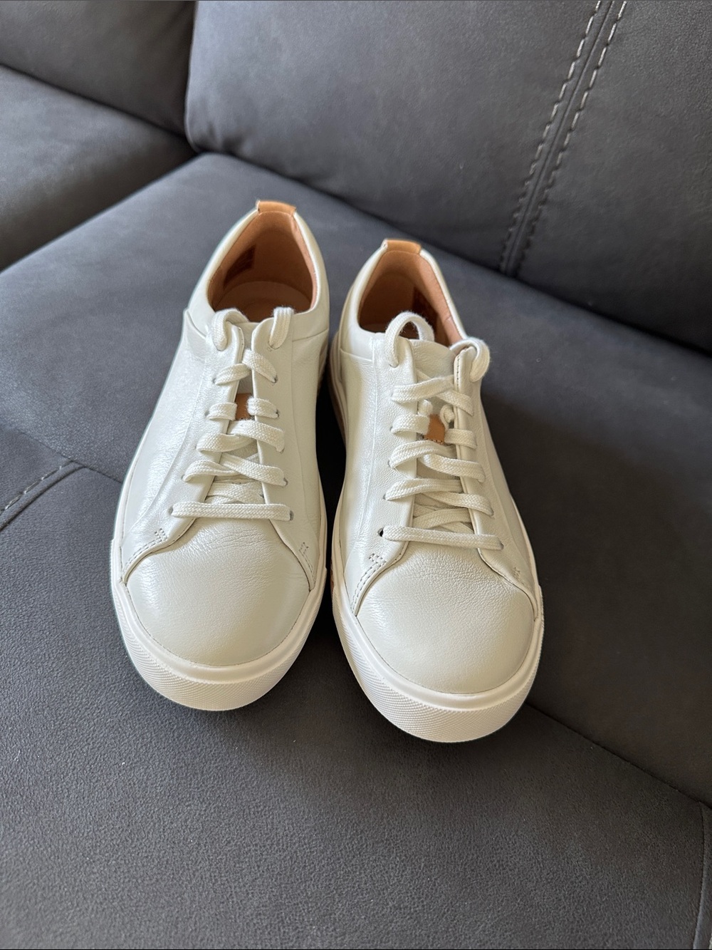 Clarks vintage White Leather Low-Top Sneakers with Tan Heel Tab